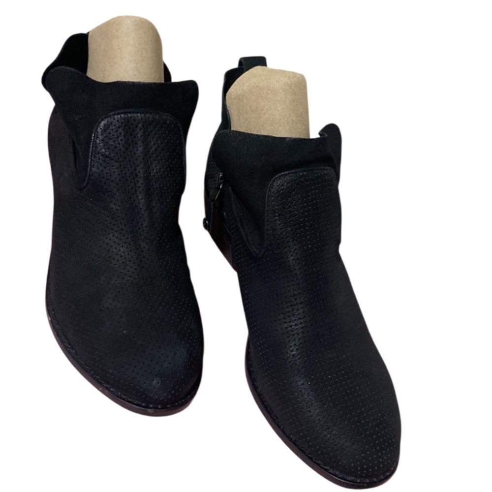 Nurture booties size 7.5